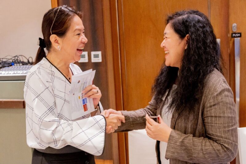 Image for the Tweet beginning: Representatives from 🇵🇭 and 🇺🇸