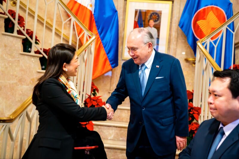 Image for the Tweet beginning: Reps. Mia Ynares and King