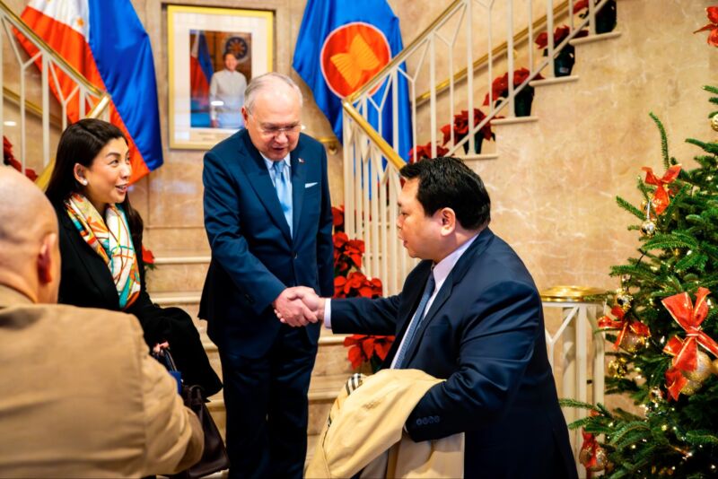 Image for the Tweet beginning: Reps. Mia Ynares and King