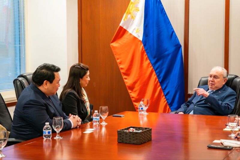 Image for the Tweet beginning: Reps. Mia Ynares and King