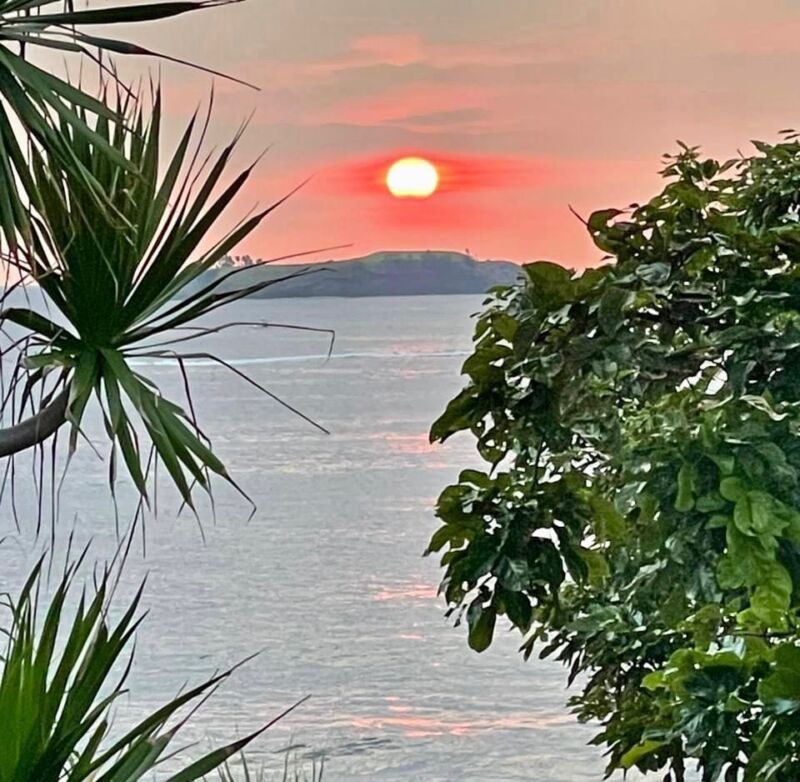 Image for the Tweet beginning: As the sun sets 🌅